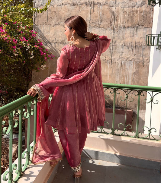 Color:Pink