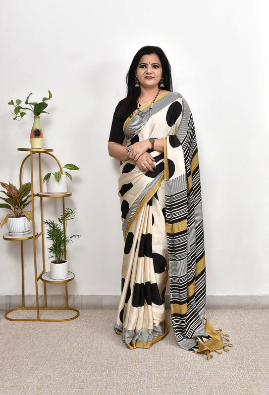 Printed Border with Ajrakh Rich Pallu With Contrast Blouse