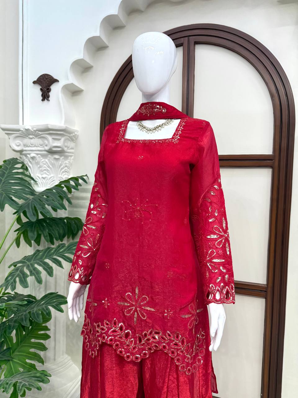 Color:Red