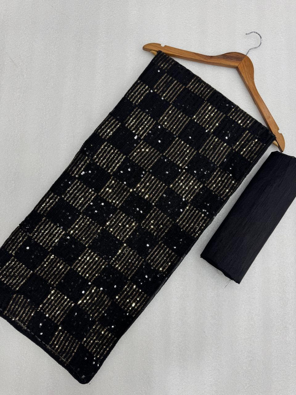 Color:Black